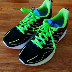 Mens Saucony running shoes, size 8.5